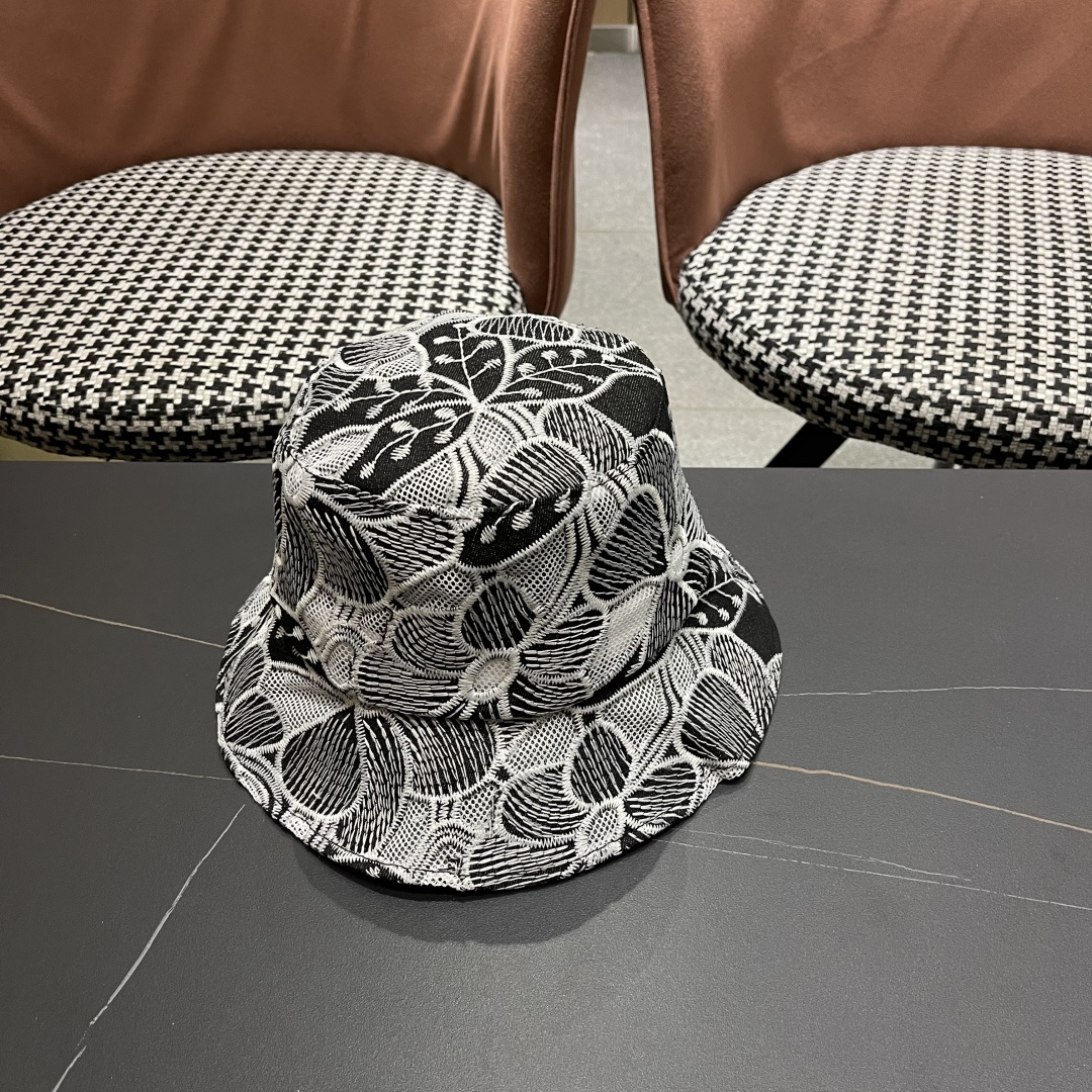  巴黎世家2025春夏镂空遮阳牛仔盆帽英伦风可爱水
桶帽绣花甜美逛街防晒帽子出游