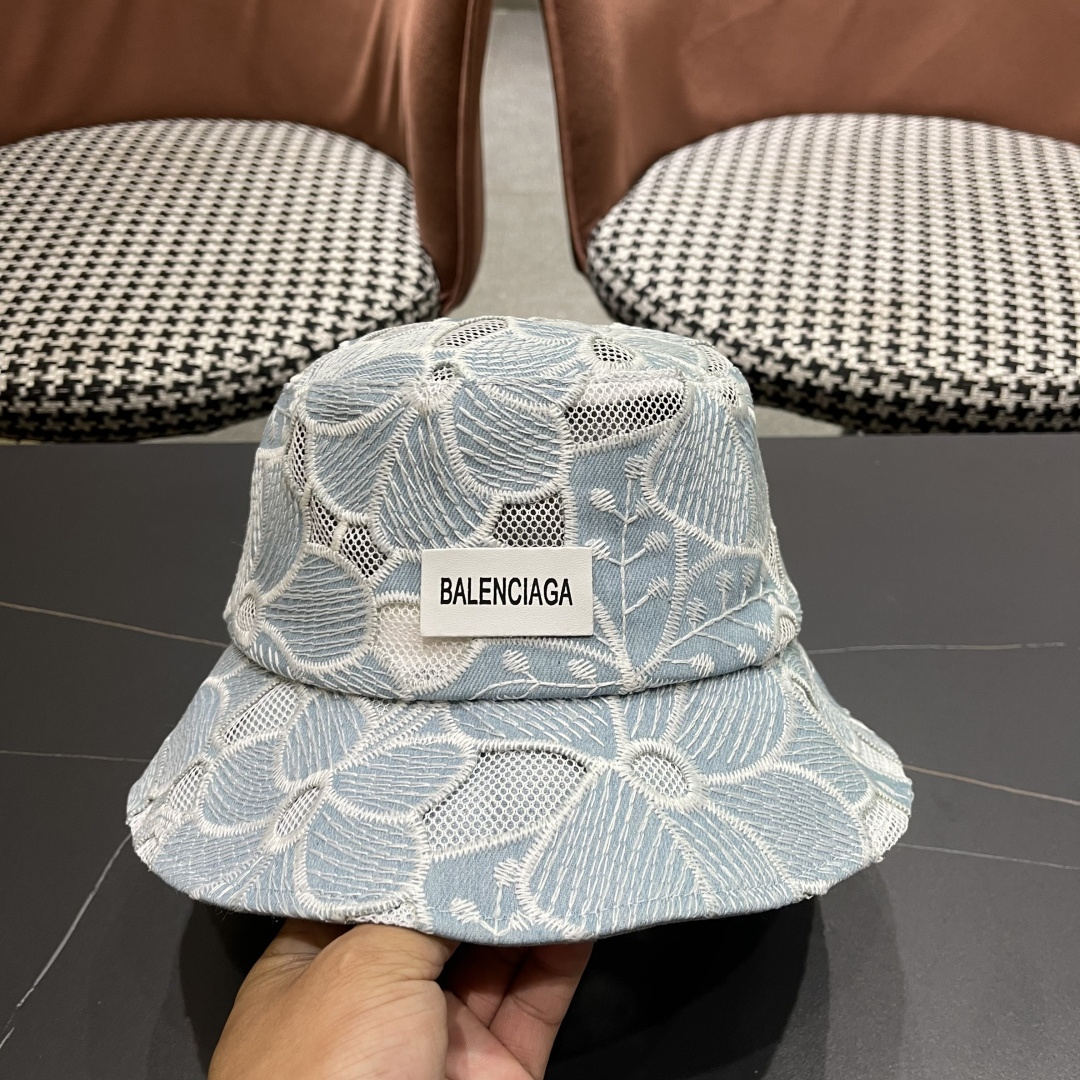  巴黎世家2025春夏镂空遮阳牛仔盆帽英伦风可爱水
桶帽绣花甜美逛街防晒帽子出游