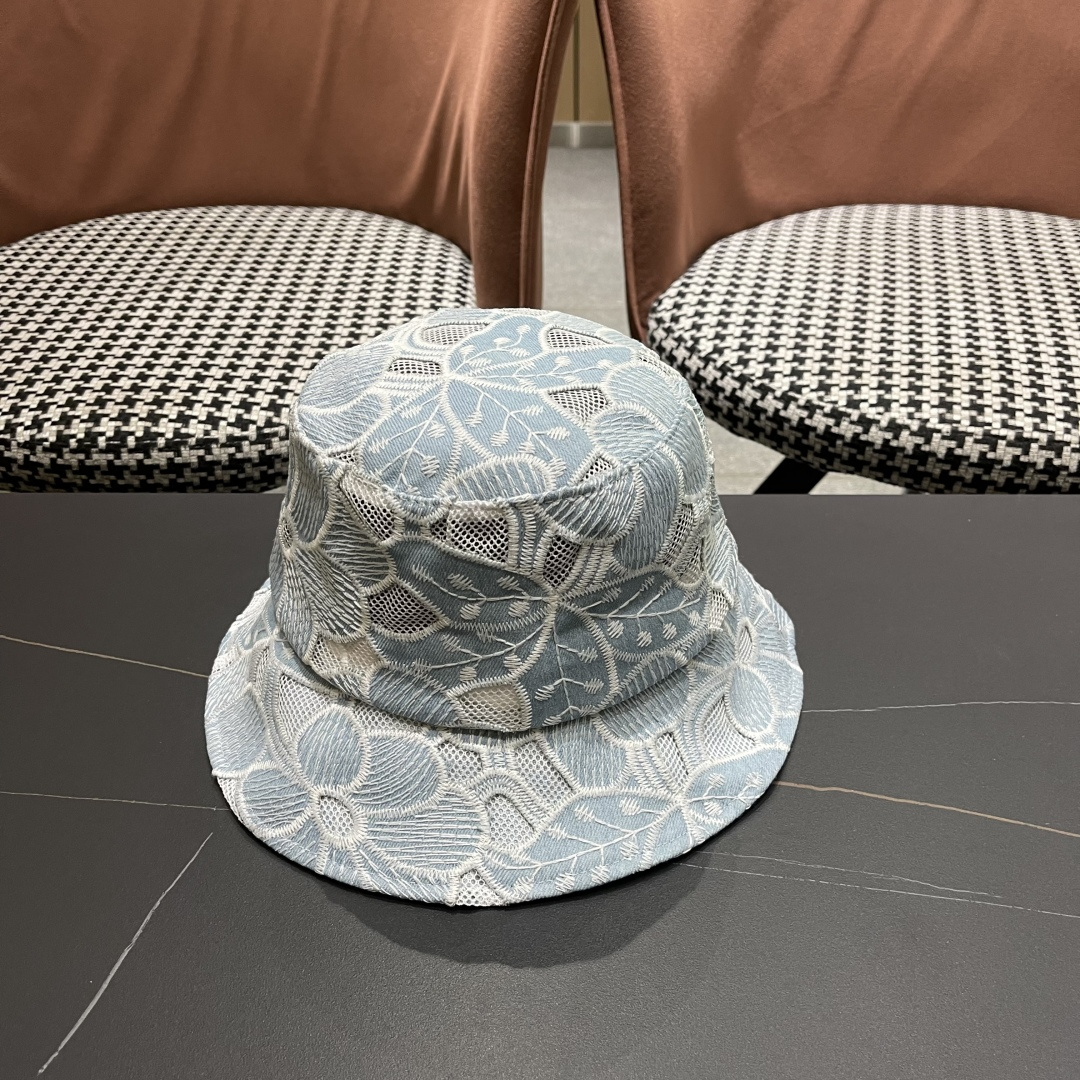  巴黎世家2025春夏镂空遮阳牛仔盆帽英伦风可爱水
桶帽绣花甜美逛街防晒帽子出游