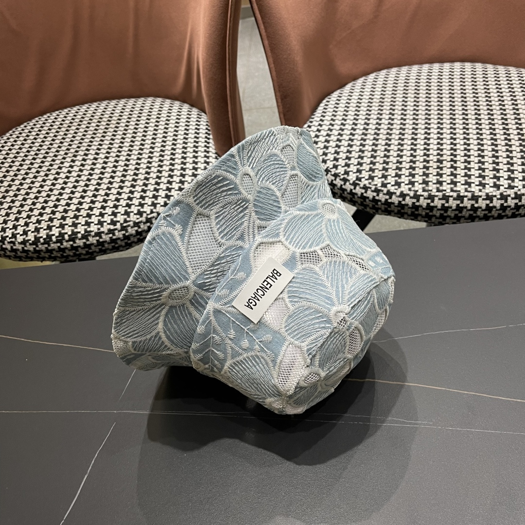  巴黎世家2025春夏镂空遮阳牛仔盆帽英伦风可爱水
桶帽绣花甜美逛街防晒帽子出游