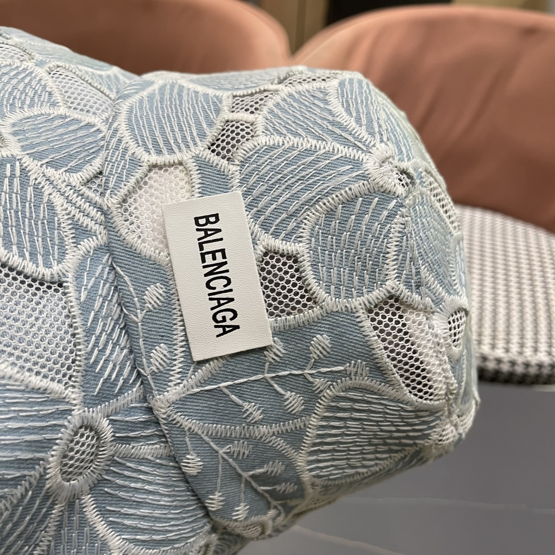  巴黎世家2025春夏镂空遮阳牛仔盆帽英伦风可爱水
桶帽绣花甜美逛街防晒帽子出游