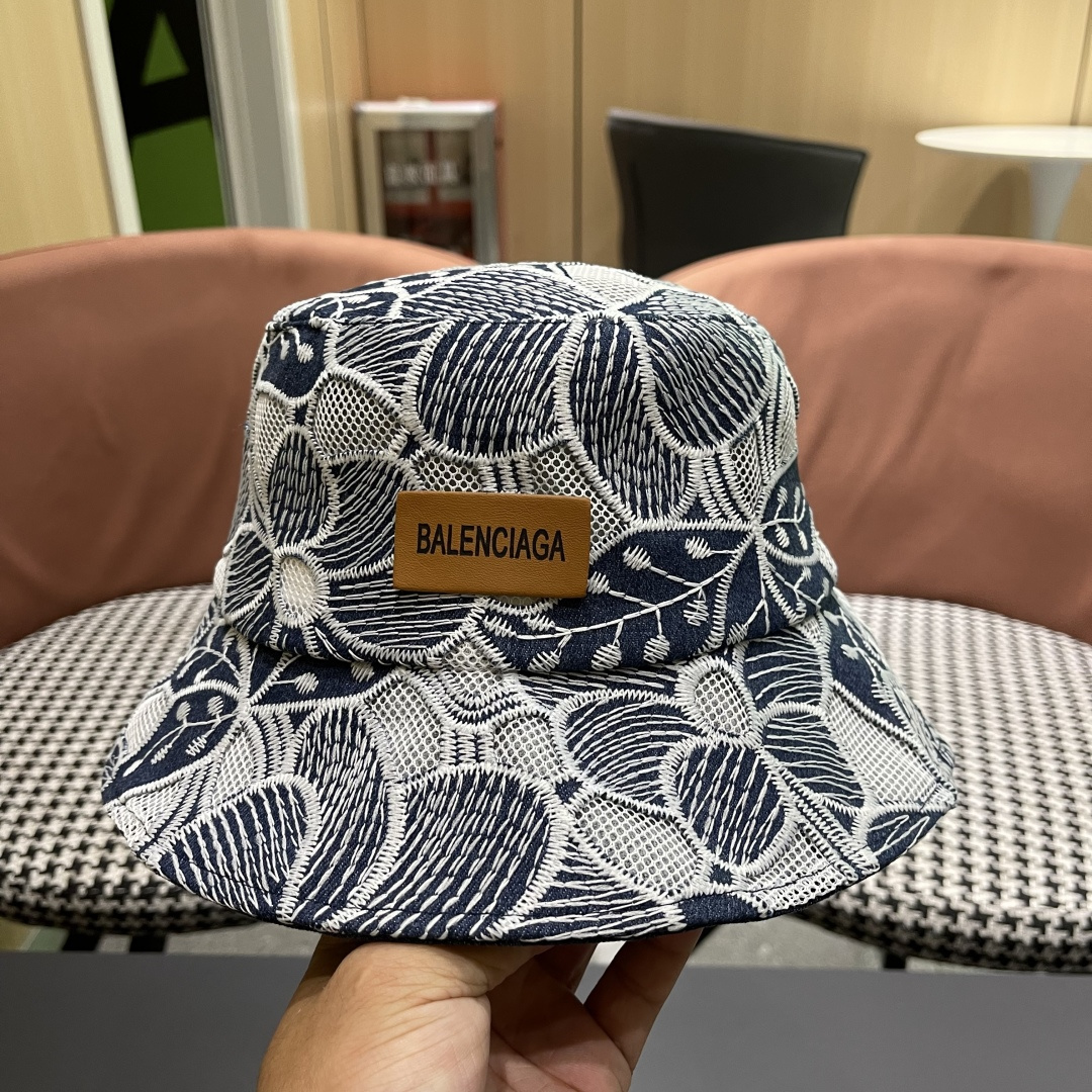  巴黎世家2025春夏镂空遮阳牛仔盆帽英伦风可爱水
桶帽绣花甜美逛街防晒帽子出游