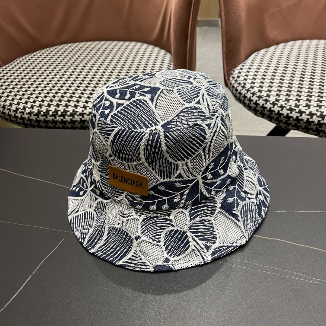  巴黎世家2025春夏镂空遮阳牛仔盆帽英伦风可爱水
桶帽绣花甜美逛街防晒帽子出游