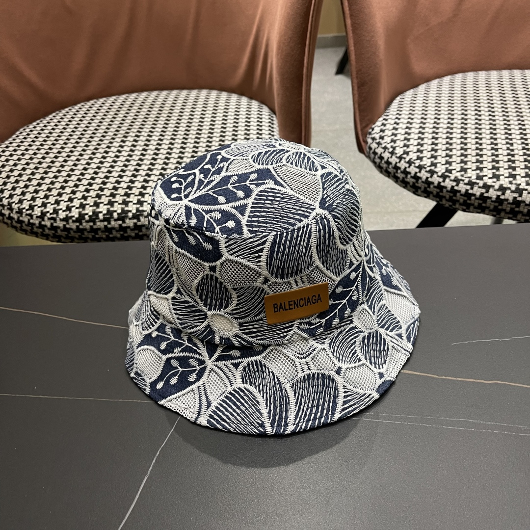  巴黎世家2025春夏镂空遮阳牛仔盆帽英伦风可爱水
桶帽绣花甜美逛街防晒帽子出游