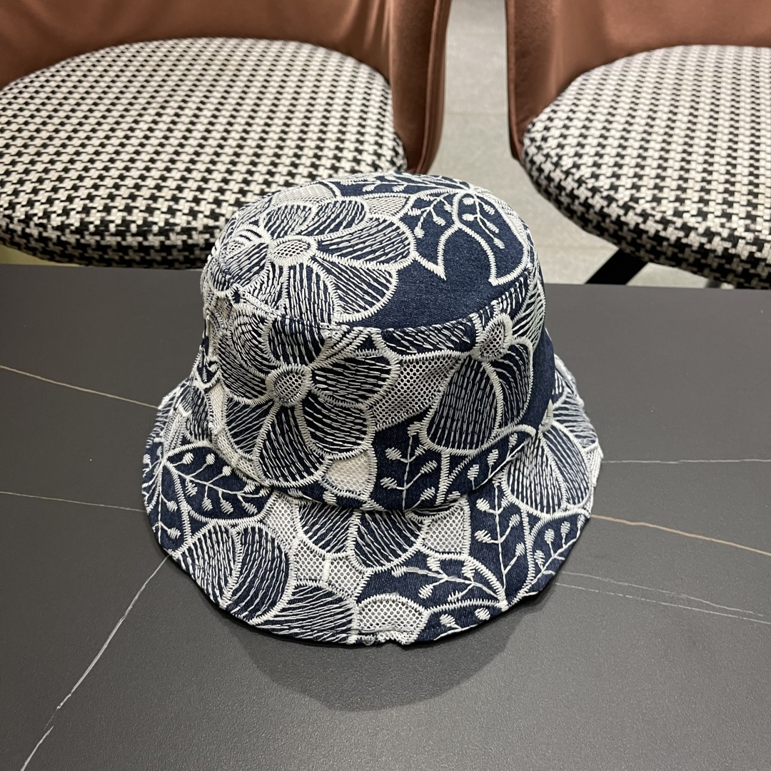  巴黎世家2025春夏镂空遮阳牛仔盆帽英伦风可爱水
桶帽绣花甜美逛街防晒帽子出游