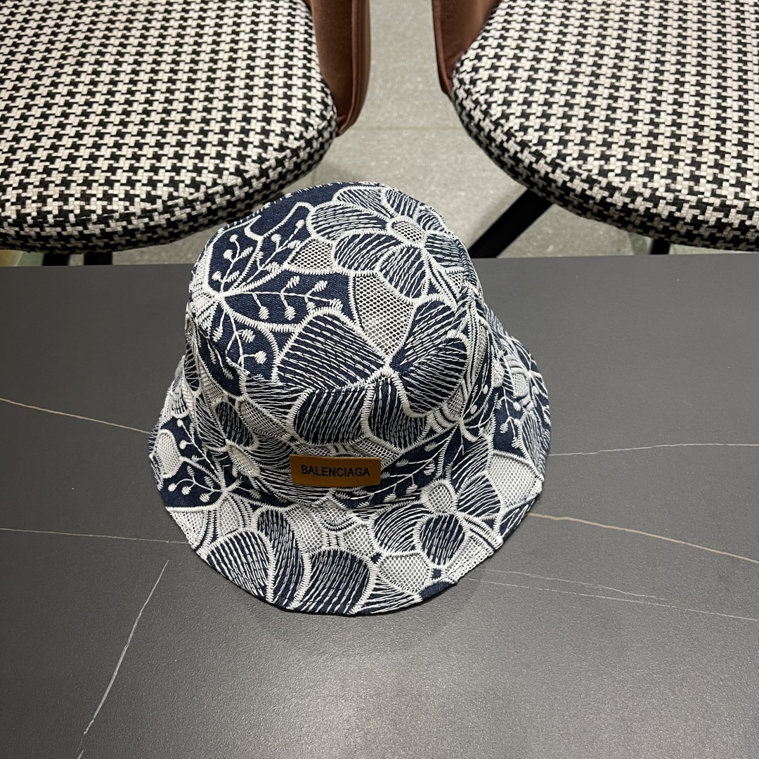  巴黎世家2025春夏镂空遮阳牛仔盆帽英伦风可爱水
桶帽绣花甜美逛街防晒帽子出游