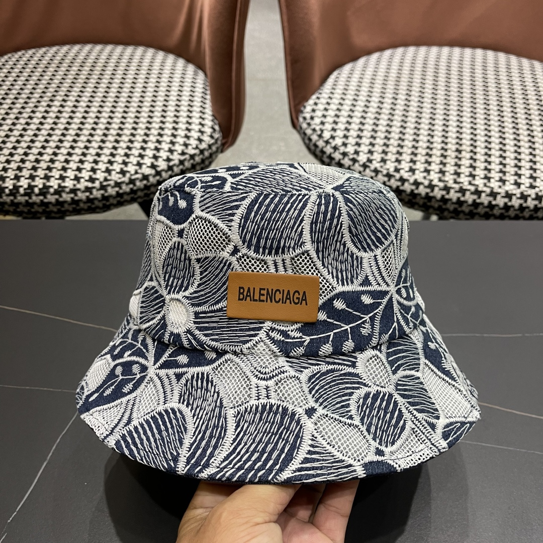  巴黎世家2025春夏镂空遮阳牛仔盆帽英伦风可爱水
桶帽绣花甜美逛街防晒帽子出游