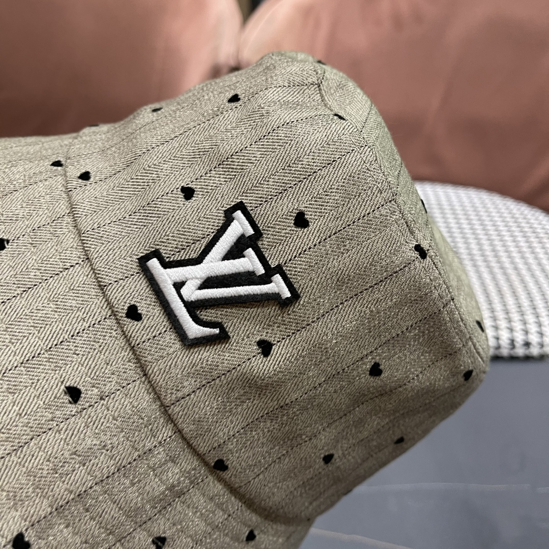  Lv路易威登 日系爱心条纹渔夫帽女新款春夏显脸小防晒盆帽
百搭透气遮阳水桶帽