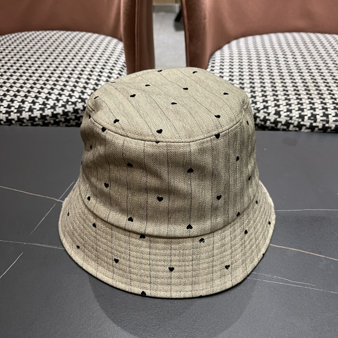  Lv路易威登 日系爱心条纹渔夫帽女新款春夏显脸小防晒盆帽
百搭透气遮阳水桶帽