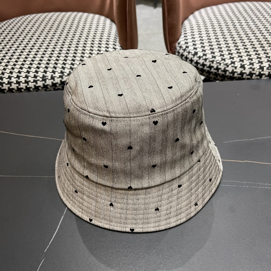  Lv路易威登 日系爱心条纹渔夫帽女新款春夏显脸小防晒盆帽
百搭透气遮阳水桶帽