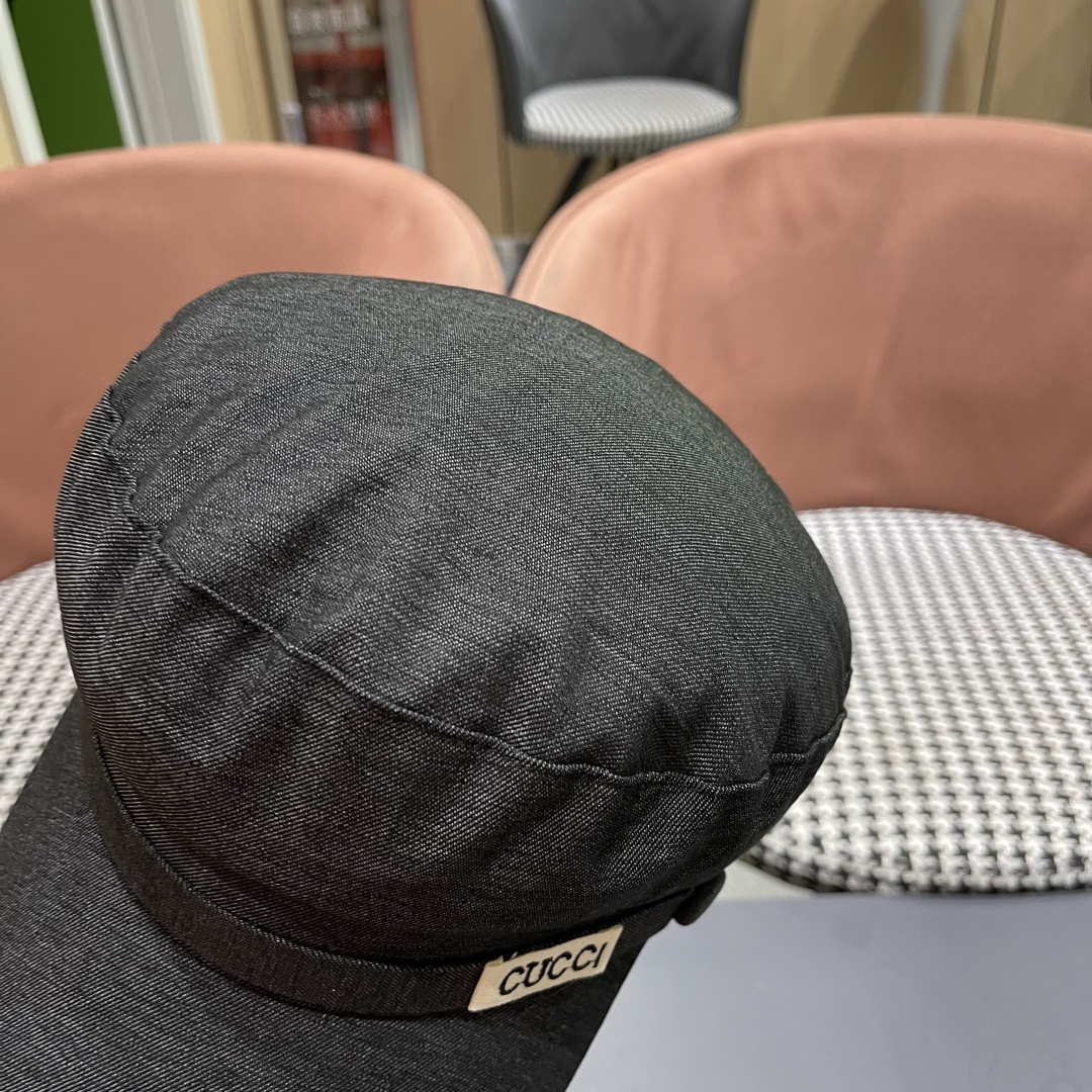  古奇 GUCCI 2025新款英伦复古海军风平顶帽子女秋冬季显
脸小画家帽百搭报童帽