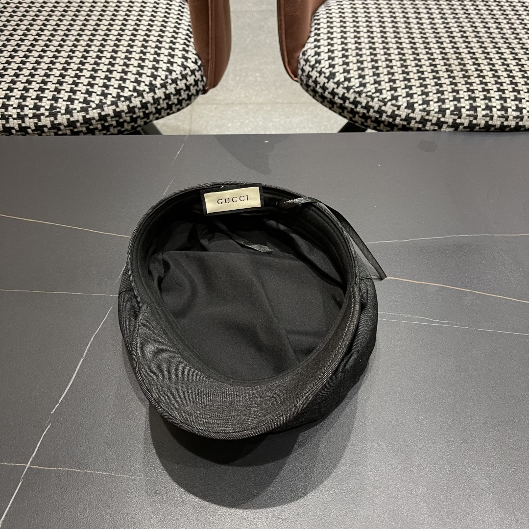  古奇 GUCCI 2025新款英伦复古海军风平顶帽子女秋冬季显
脸小画家帽百搭报童帽