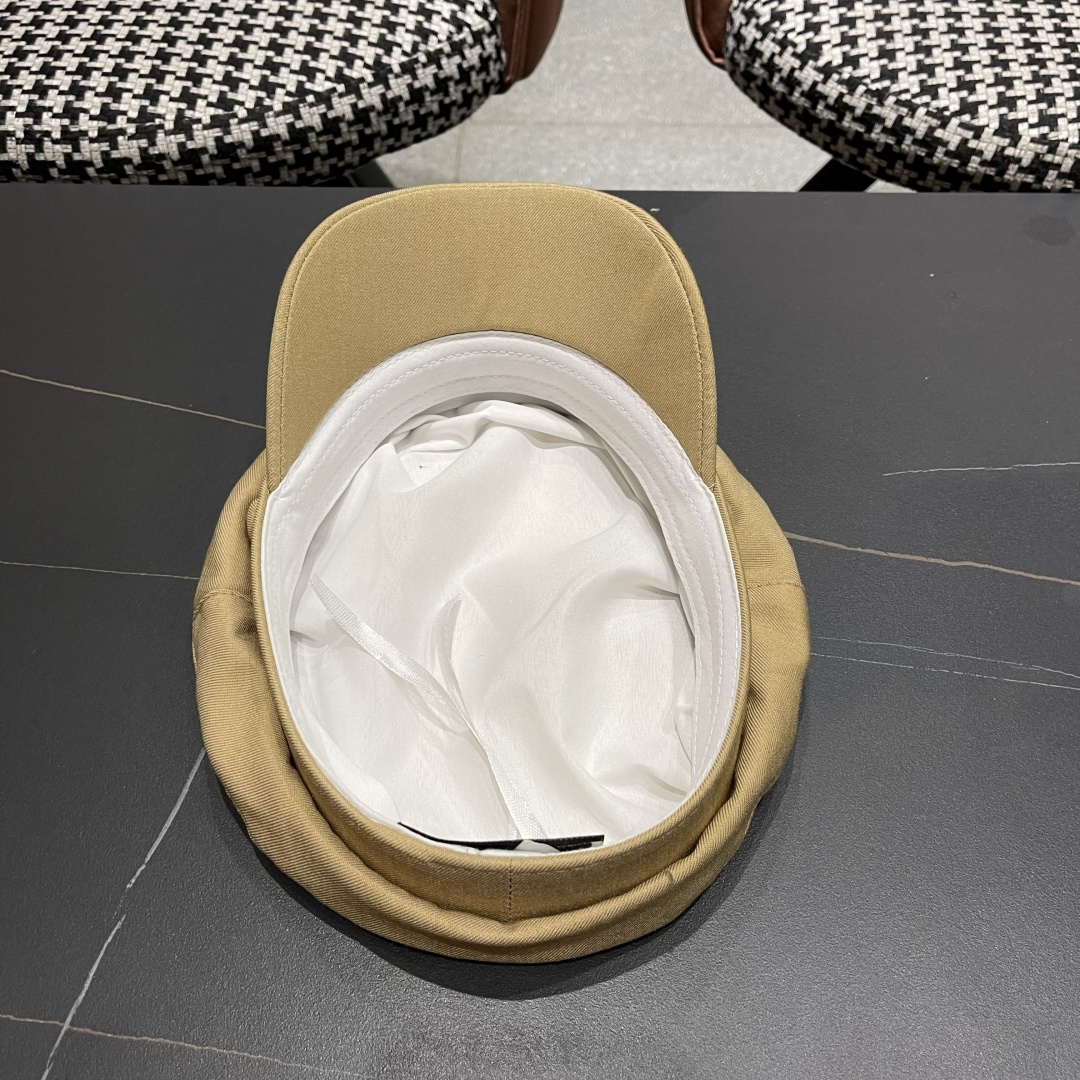  古奇 GUCCI 2025新款英伦复古海军风平顶帽子女秋冬季显
脸小画家帽百搭报童帽