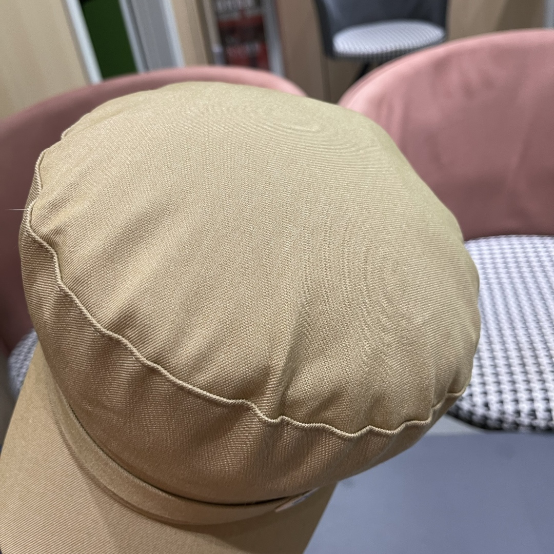  古奇 GUCCI 2025新款英伦复古海军风平顶帽子女秋冬季显
脸小画家帽百搭报童帽