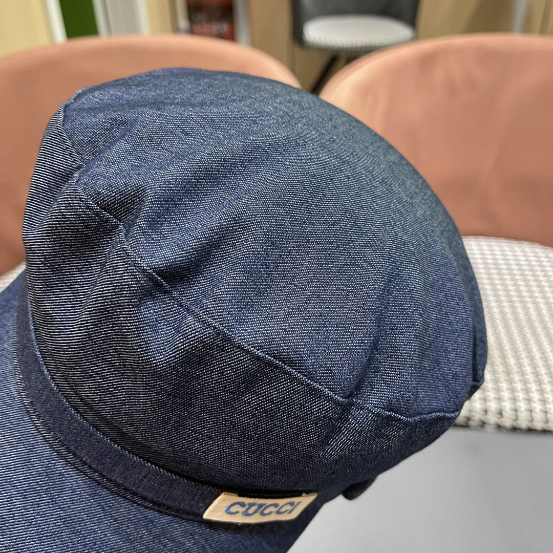  古奇 GUCCI 2025新款英伦复古海军风平顶帽子女秋冬季显
脸小画家帽百搭报童帽