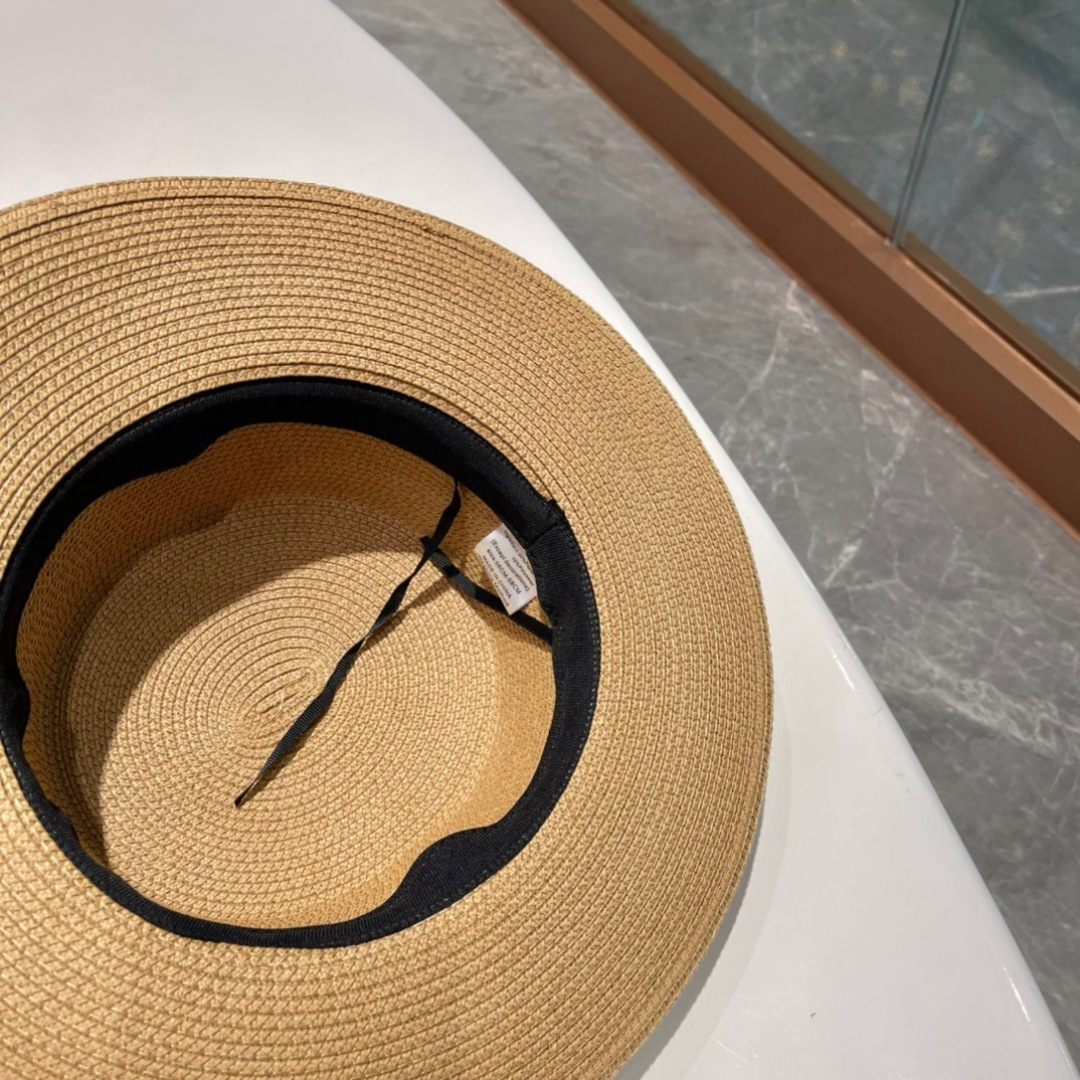 【PRADA普拉达】2025的新款草编遮阳草帽盆帽🤩沙滩风，简约大方，百搭单品～出街首选，新款帽型超美