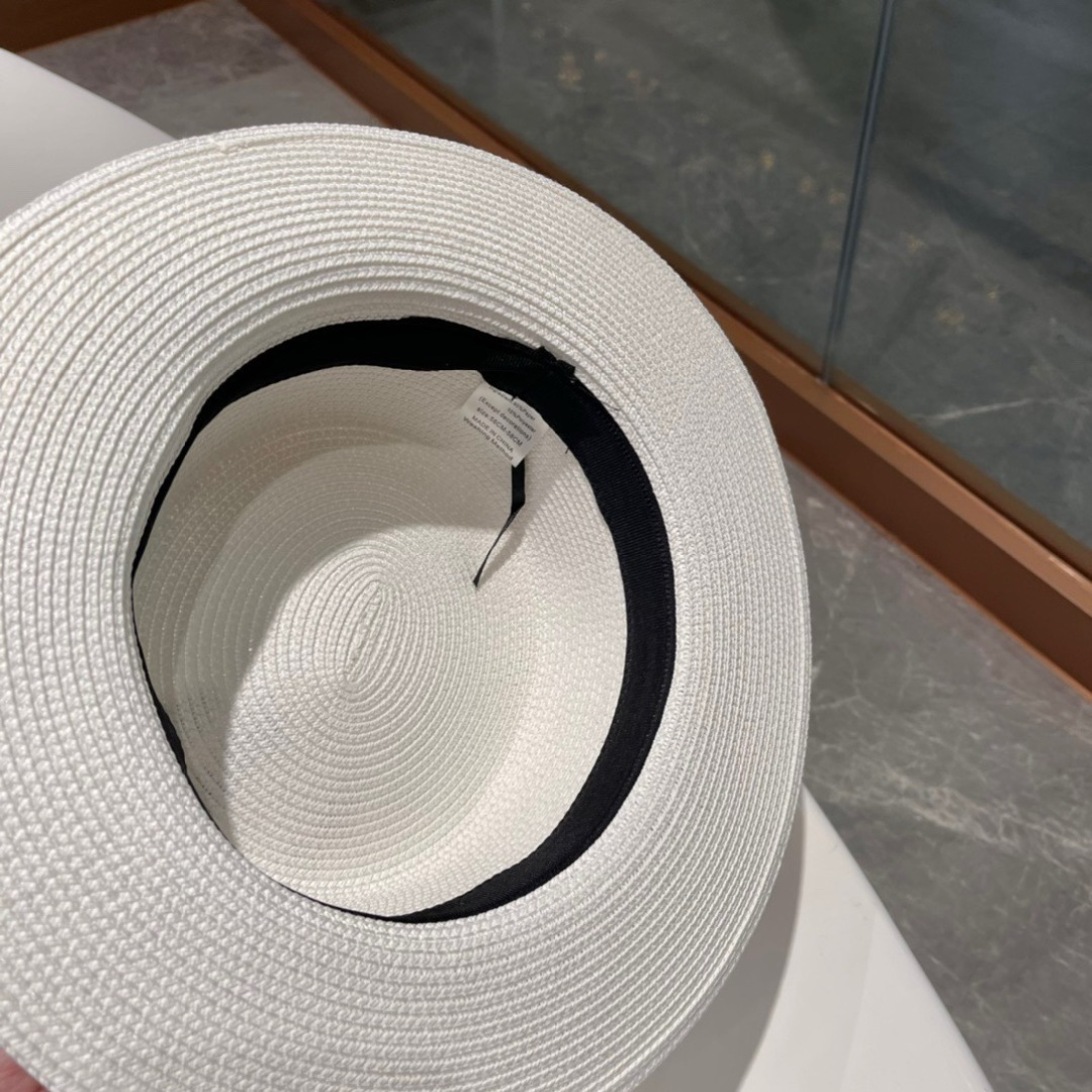  【PRADA普拉达】2025的新款草编遮阳草帽盆帽🤩沙滩风，简约大方，百搭单品～出街首选，新款帽型超美