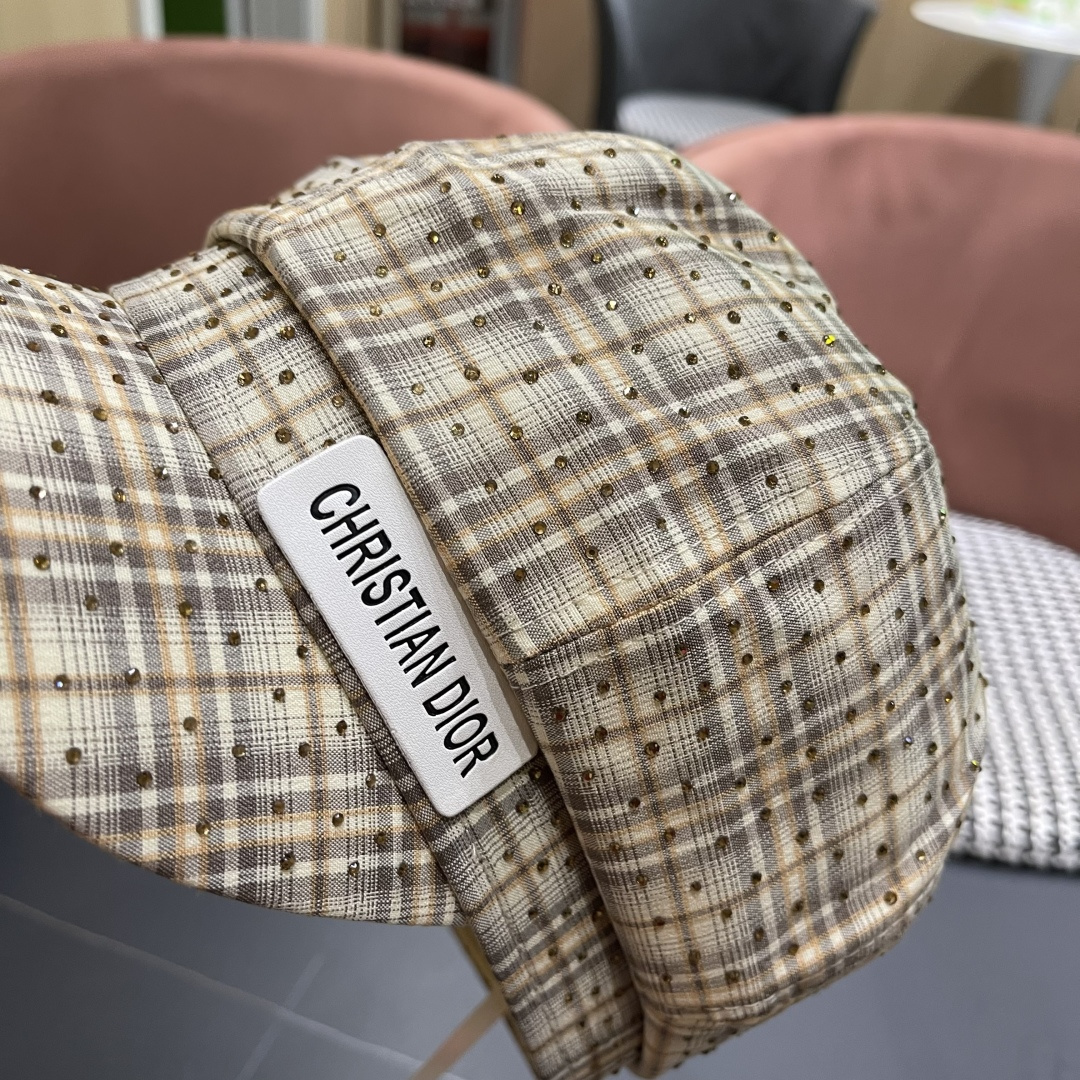  迪奥 烫钻格纹八角帽子女显脸小2025新款复古画家
报童帽百搭速千鸭舌帽