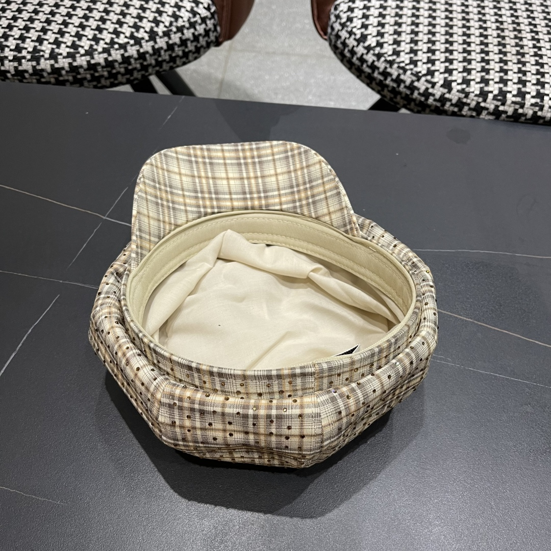  迪奥 烫钻格纹八角帽子女显脸小2025新款复古画家
报童帽百搭速千鸭舌帽