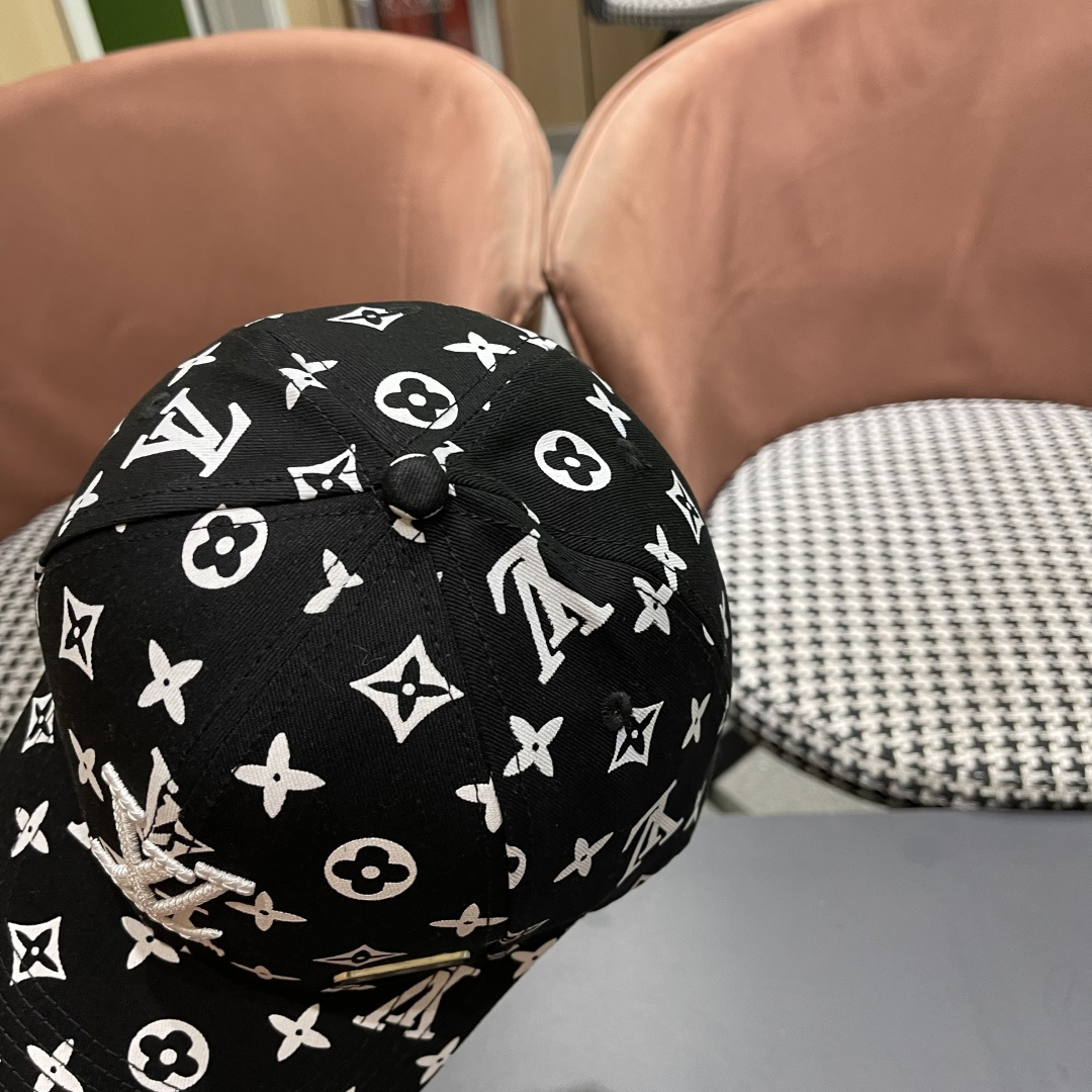  上新！路易威登 LouisVuitton 😍新款刺绣LV棒球帽，重工打造♥️高端大气，百搭款🤗男女通用