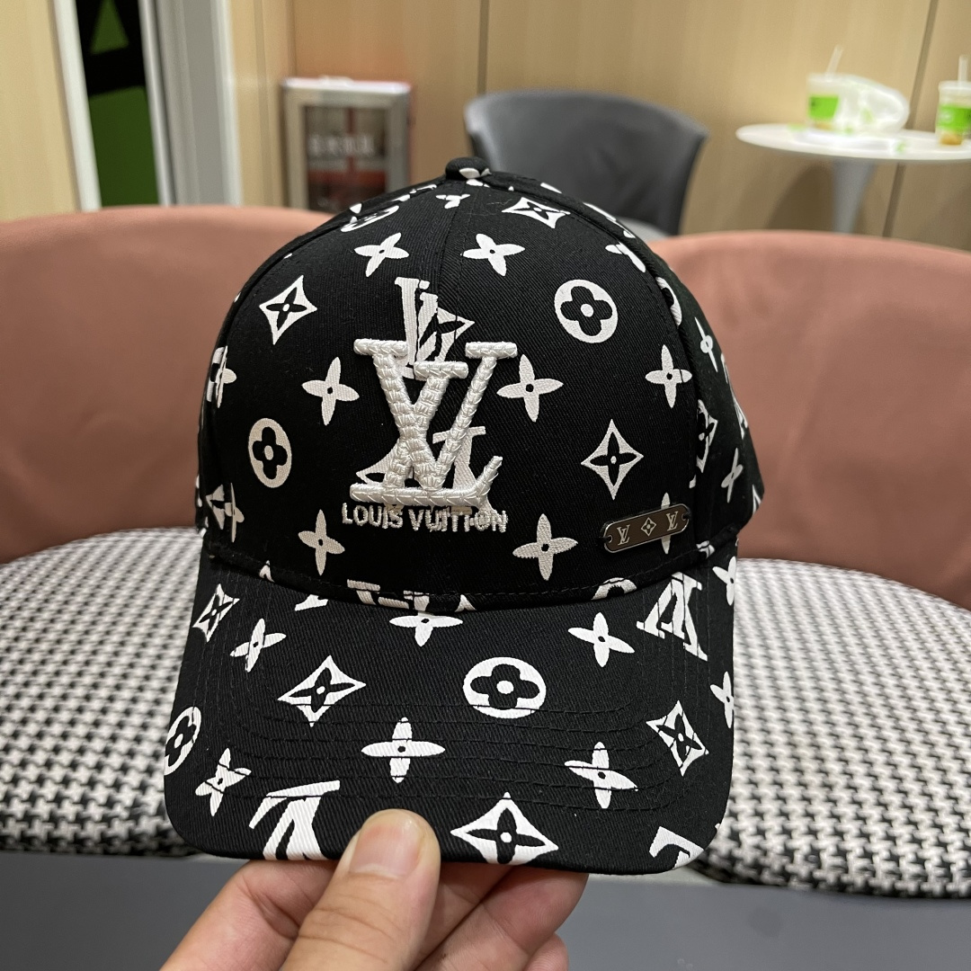  上新！路易威登 LouisVuitton 😍新款刺绣LV棒球帽，重工打造♥️高端大气，百搭款🤗男女通用