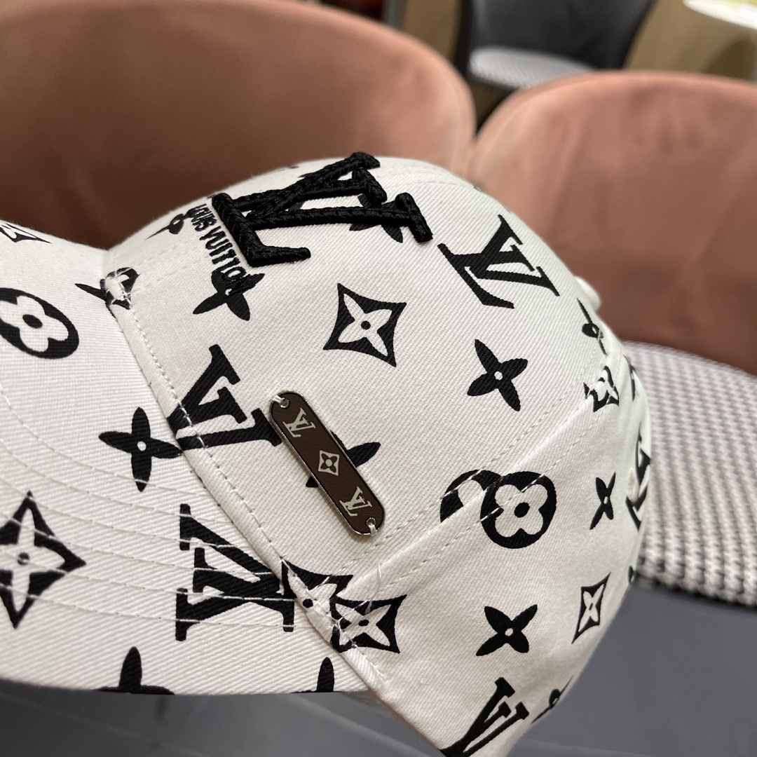  上新！路易威登 LouisVuitton 😍新款刺绣LV棒球帽，重工打造♥️高端大气，百搭款🤗男女通用