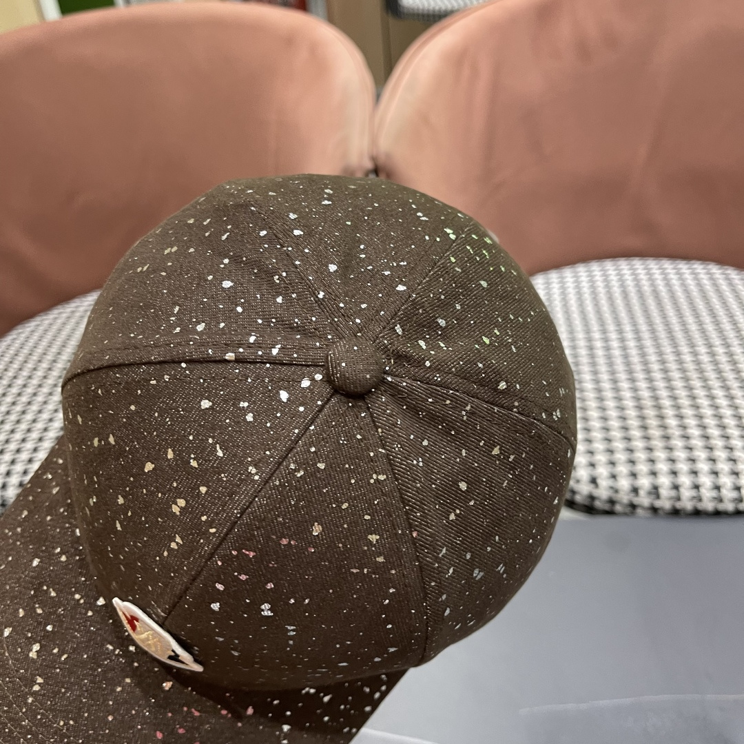  蒙口 MONCLER 亮片棒球帽新款帽子女四季通用遮阳帽网红街头
时尚弯檐防晒鸭舌帽