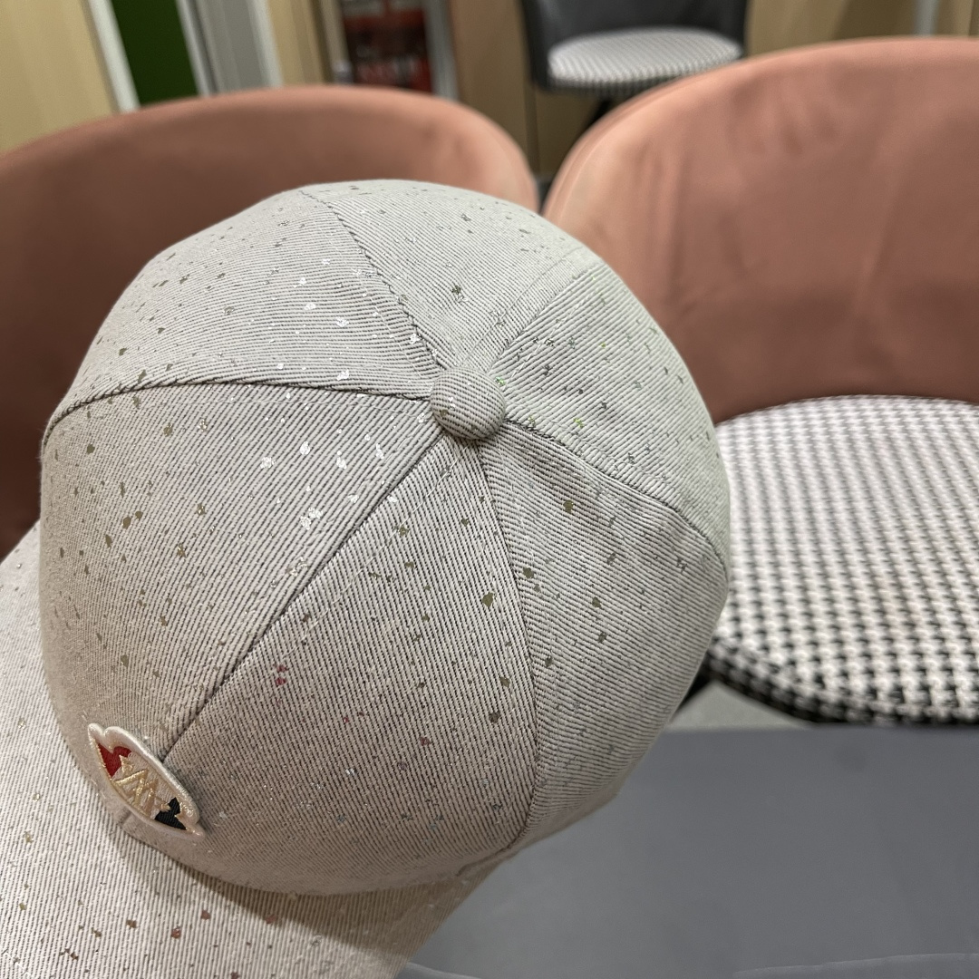  蒙口 MONCLER 亮片棒球帽新款帽子女四季通用遮阳帽网红街头
时尚弯檐防晒鸭舌帽