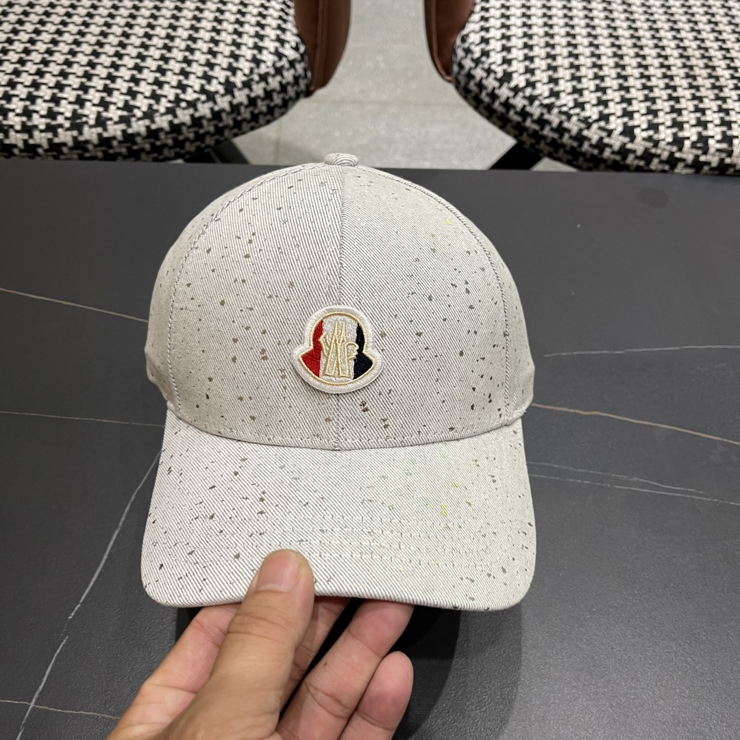  蒙口 MONCLER 亮片棒球帽新款帽子女四季通用遮阳帽网红街头
时尚弯檐防晒鸭舌帽