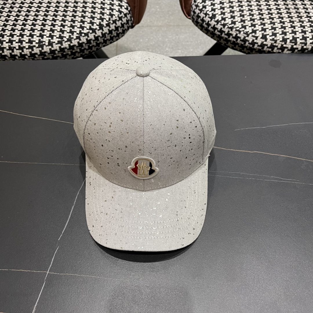  蒙口 MONCLER 亮片棒球帽新款帽子女四季通用遮阳帽网红街头
时尚弯檐防晒鸭舌帽