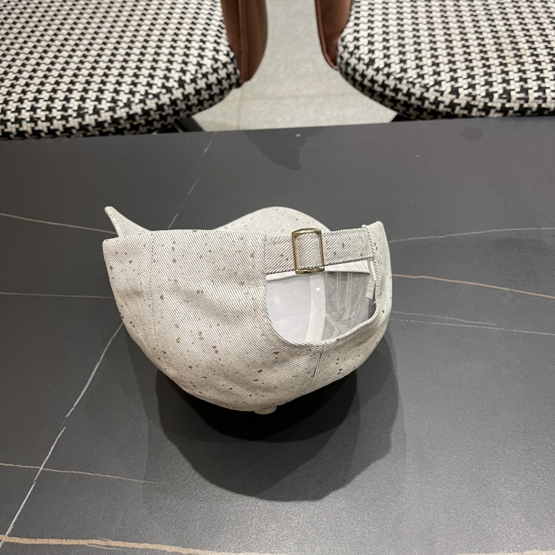  蒙口 MONCLER 亮片棒球帽新款帽子女四季通用遮阳帽网红街头
时尚弯檐防晒鸭舌帽