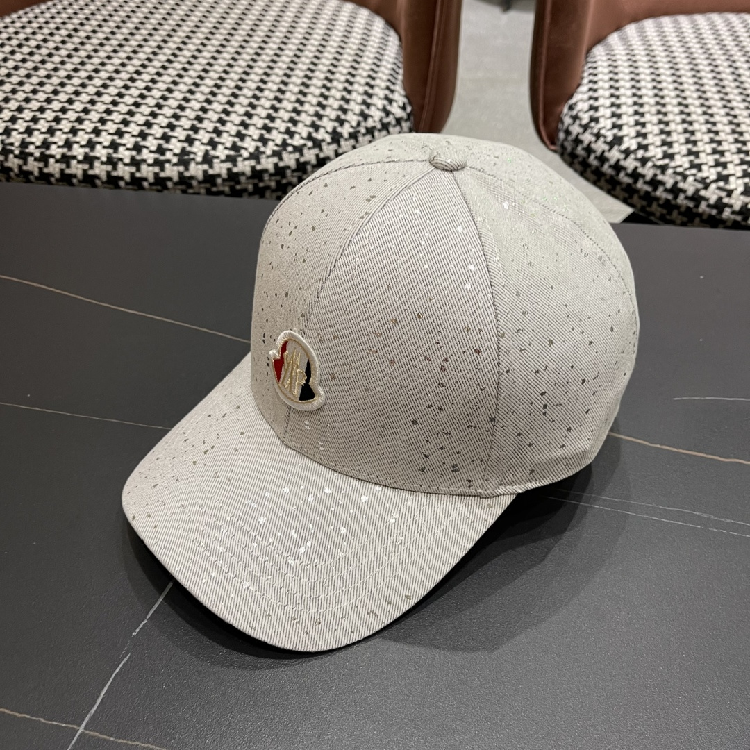  蒙口 MONCLER 亮片棒球帽新款帽子女四季通用遮阳帽网红街头
时尚弯檐防晒鸭舌帽