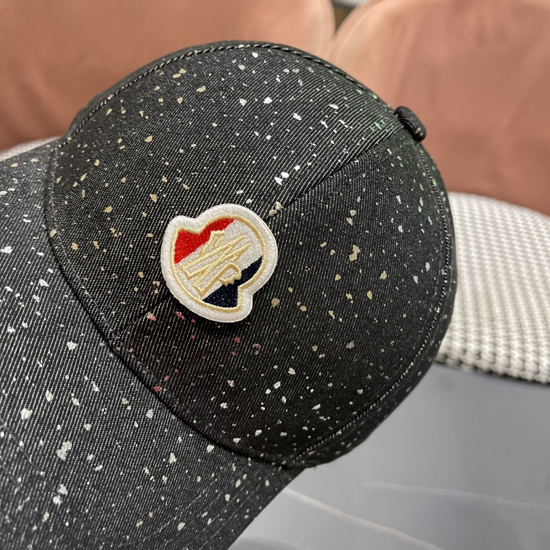  蒙口 MONCLER 亮片棒球帽新款帽子女四季通用遮阳帽网红街头
时尚弯檐防晒鸭舌帽