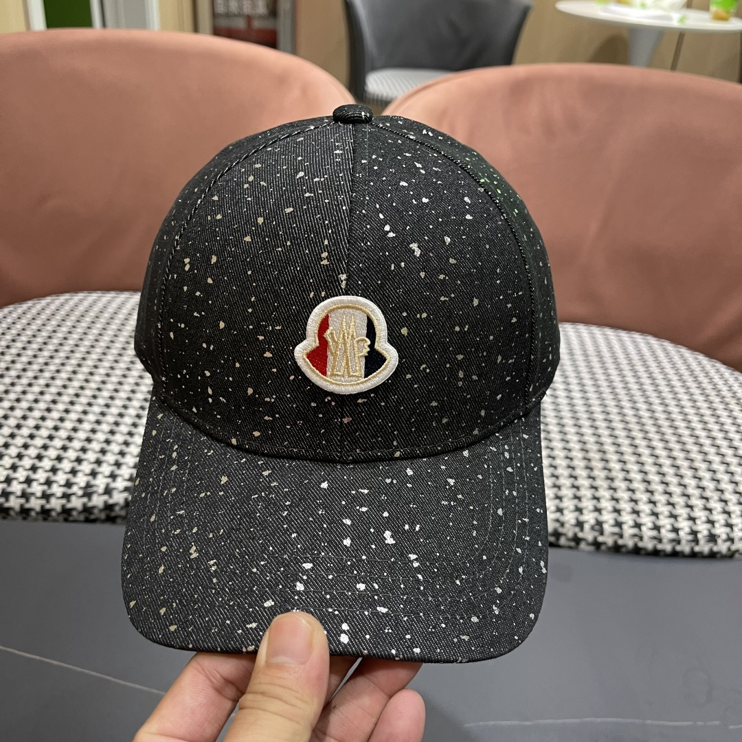  蒙口 MONCLER 亮片棒球帽新款帽子女四季通用遮阳帽网红街头
时尚弯檐防晒鸭舌帽