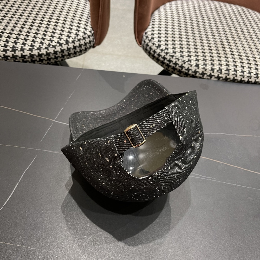  蒙口 MONCLER 亮片棒球帽新款帽子女四季通用遮阳帽网红街头
时尚弯檐防晒鸭舌帽