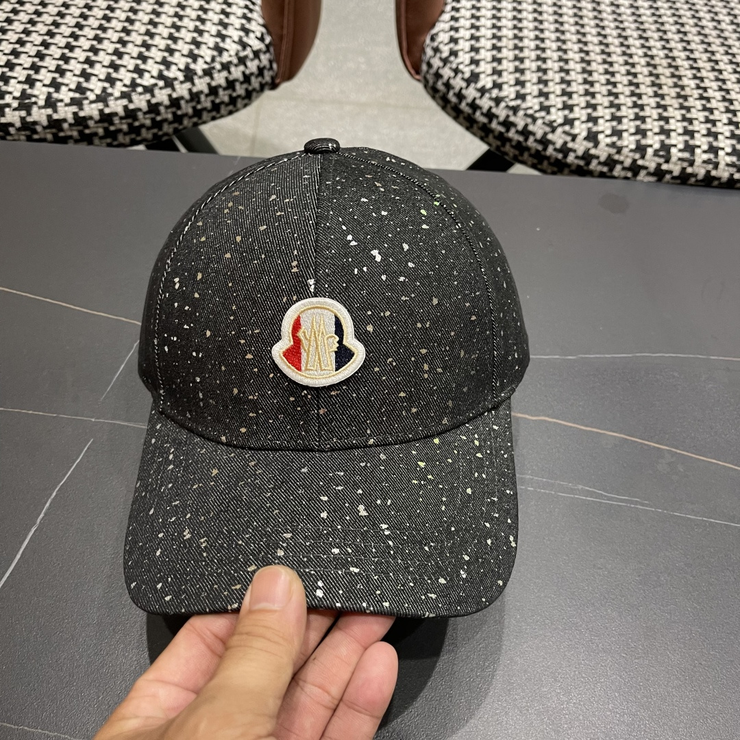  蒙口 MONCLER 亮片棒球帽新款帽子女四季通用遮阳帽网红街头
时尚弯檐防晒鸭舌帽