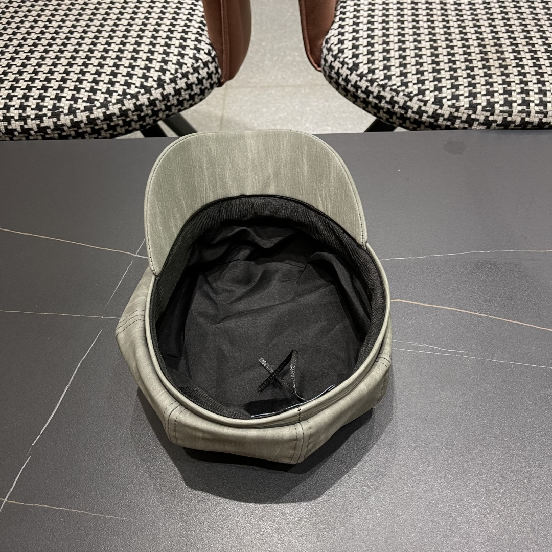  普拉达 PRADA 日系复吉皮质纹理八角帽子女春秋季
英伦风贝雷帽百搭休闲报童帽潮