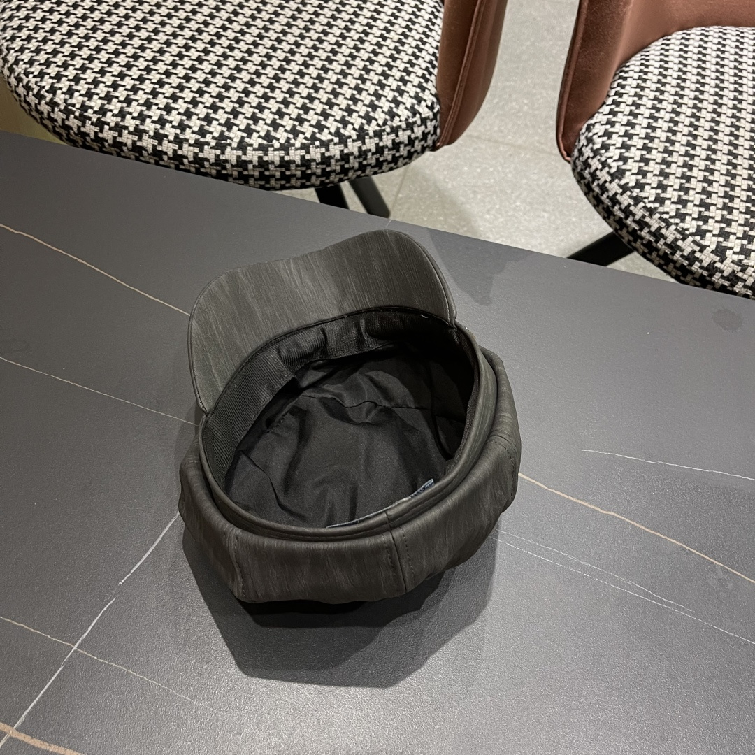  普拉达 PRADA 日系复吉皮质纹理八角帽子女春秋季
英伦风贝雷帽百搭休闲报童帽潮