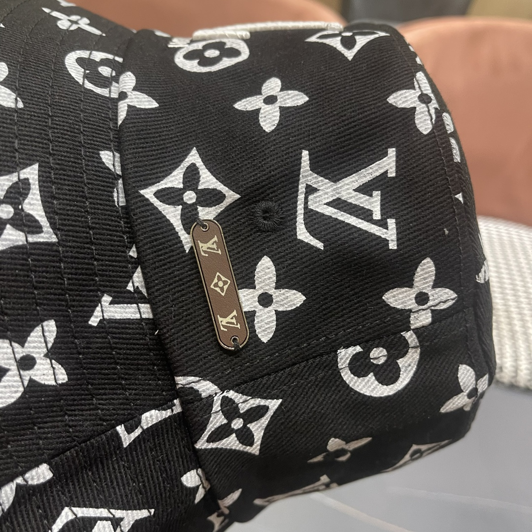  上新！路易威登 LouisVuitton 😍新款LV渔夫帽，重工打造♥️高端大气，百搭款🤗男女通用