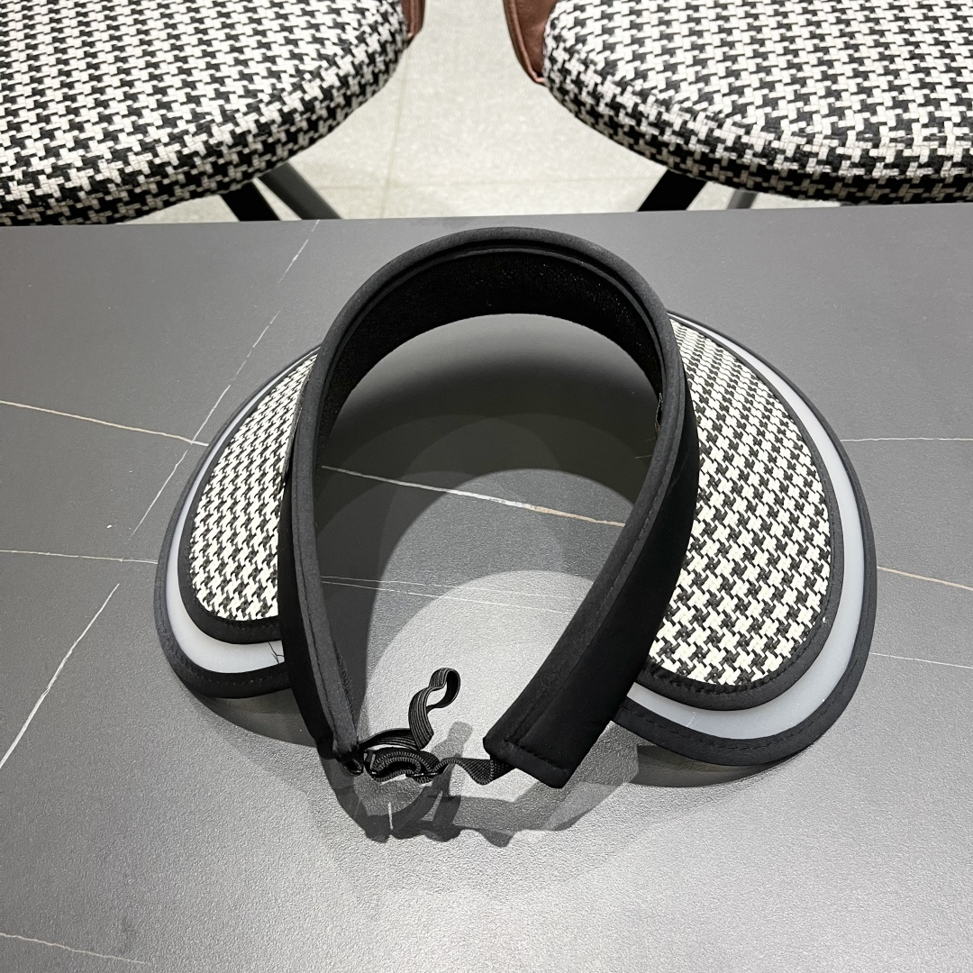  迪奥Dior2025新款空顶帽，夏天必备单品，因为真的太好搭，夏天搭配清凉夏日风情真的超级文艺范～随便