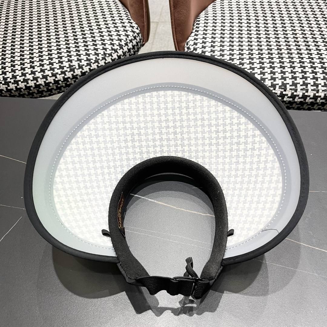  迪奥Dior2025新款空顶帽，夏天必备单品，因为真的太好搭，夏天搭配清凉夏日风情真的超级文艺范～随便