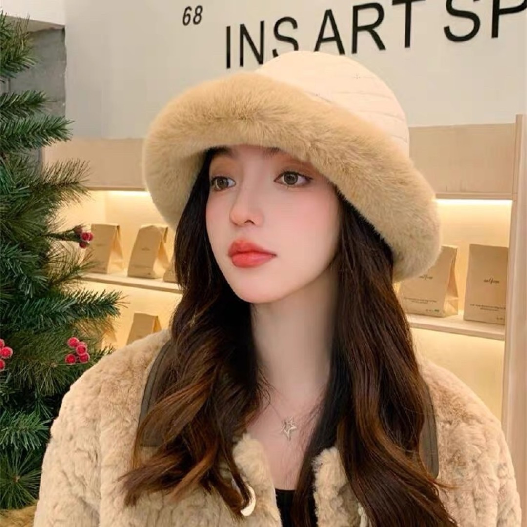  PRADA普拉达 2025新款毛绒针织帽子女冬加厚保暖护耳显脸小秋冬毛线帽网红同款