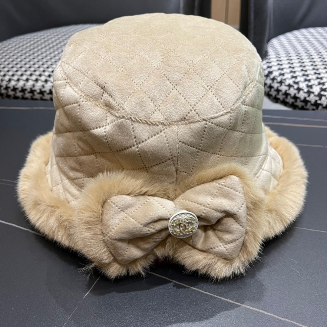  PRADA普拉达 2025新款毛绒针织帽子女冬加厚保暖护耳显脸小秋冬毛线帽网红同款