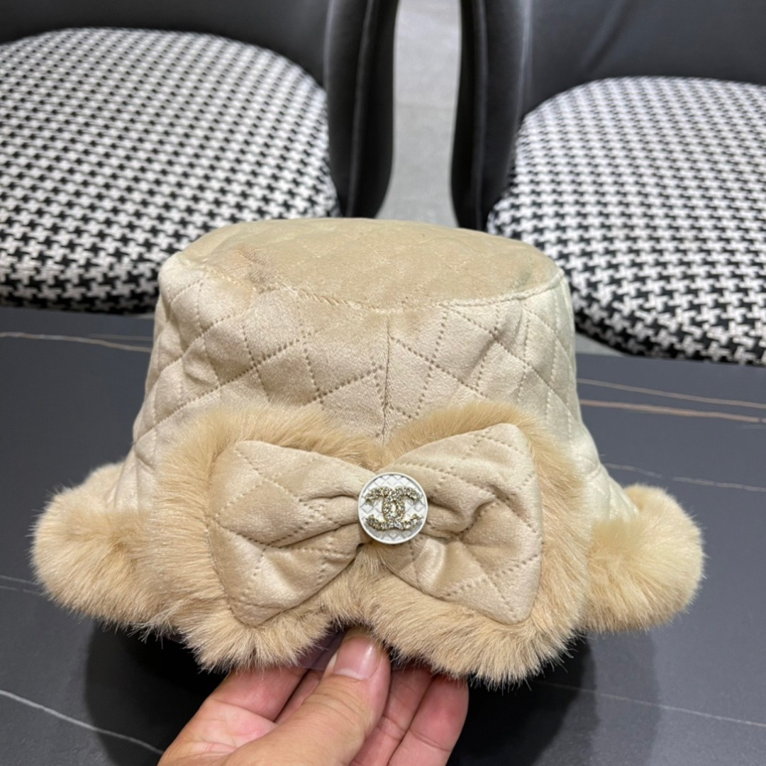  PRADA普拉达 2025新款毛绒针织帽子女冬加厚保暖护耳显脸小秋冬毛线帽网红同款