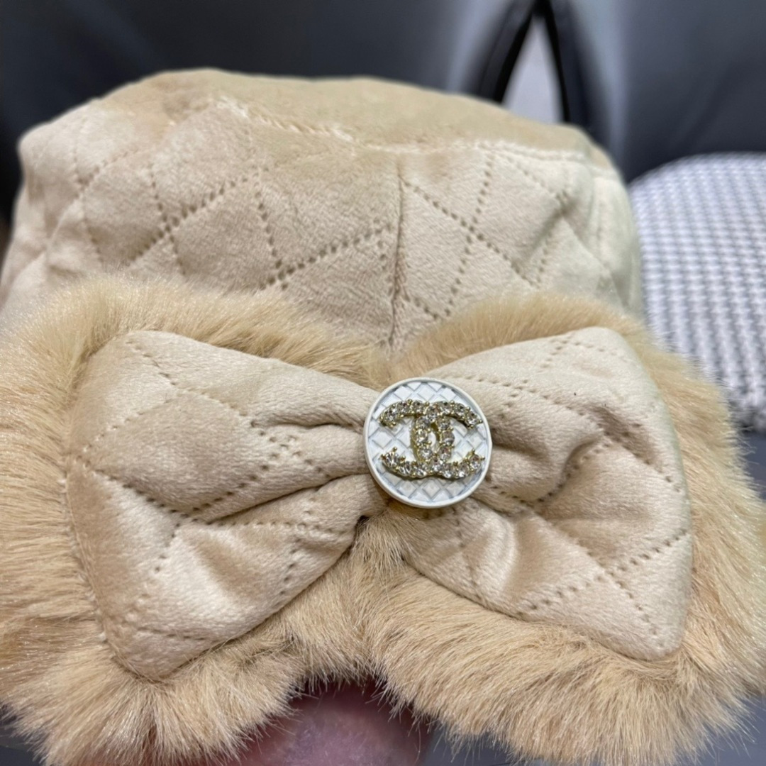  PRADA普拉达 2025新款毛绒针织帽子女冬加厚保暖护耳显脸小秋冬毛线帽网红同款