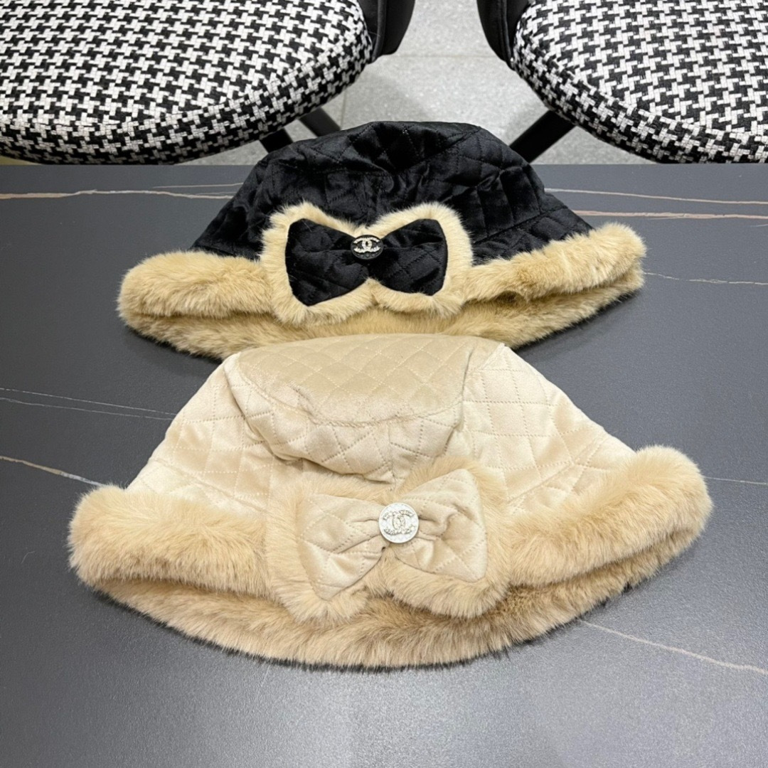  PRADA普拉达 2025新款毛绒针织帽子女冬加厚保暖护耳显脸小秋冬毛线帽网红同款