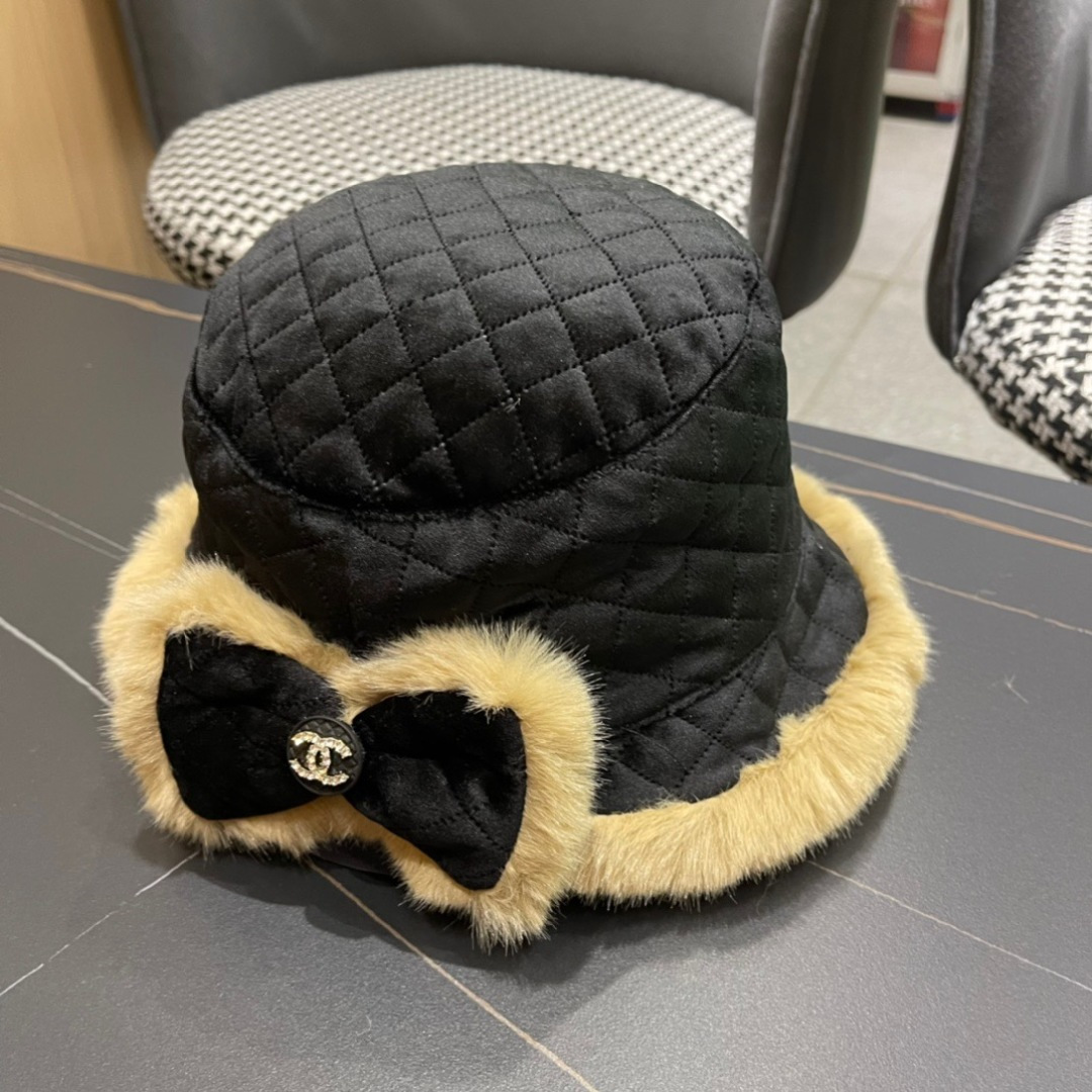  PRADA普拉达 2025新款毛绒针织帽子女冬加厚保暖护耳显脸小秋冬毛线帽网红同款