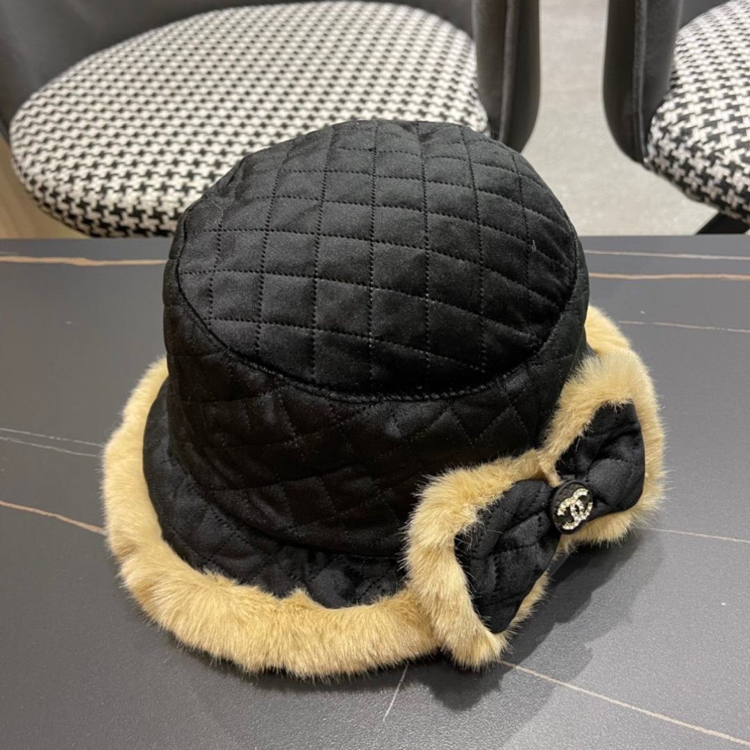  PRADA普拉达 2025新款毛绒针织帽子女冬加厚保暖护耳显脸小秋冬毛线帽网红同款