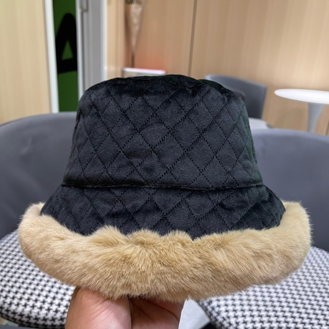  PRADA普拉达 2025新款毛绒针织帽子女冬加厚保暖护耳显脸小秋冬毛线帽网红同款