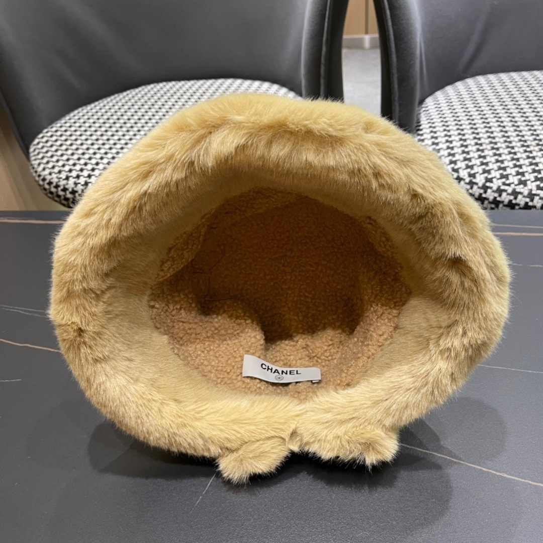  PRADA普拉达 2025新款毛绒针织帽子女冬加厚保暖护耳显脸小秋冬毛线帽网红同款